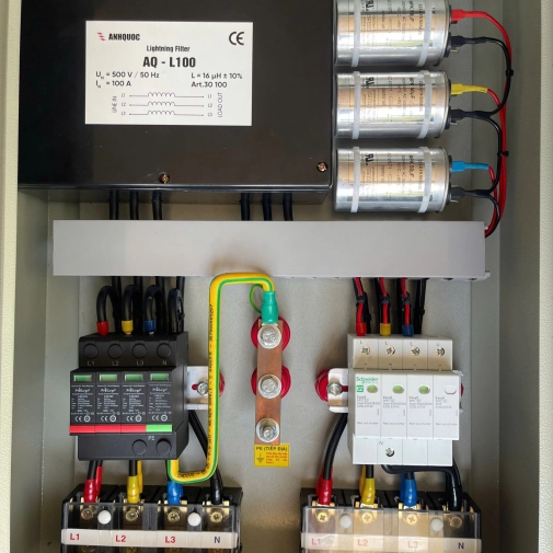 Tủ Cắt Lọc Sét AQ-3P-100A-V3