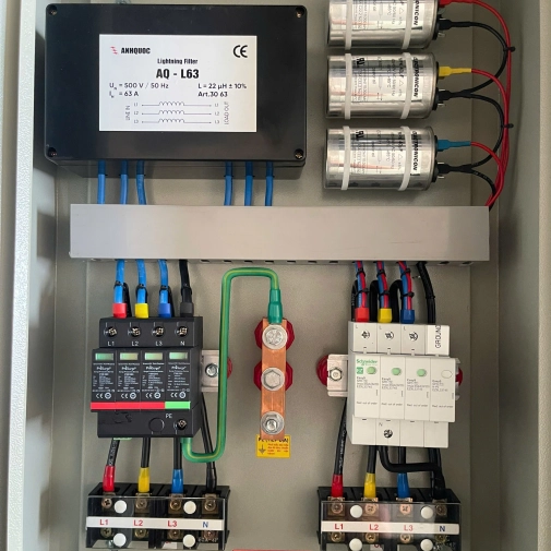 Tủ Cắt Lọc Sét AQ-3P-63A-V5